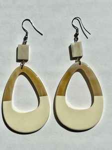 Boucles d'oreilles élégantes en corne de résine-Style unique de haute qualité pour femmes et filles par l'artisanat croissant - Product Image 2