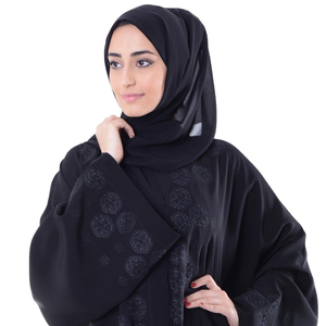 Vente en gros de vêtements musulmans burkha arabes pour femmes fabricant d'abaya décontracté à la mode islamique personnalisé noir doré teint en soie - Product Image 2