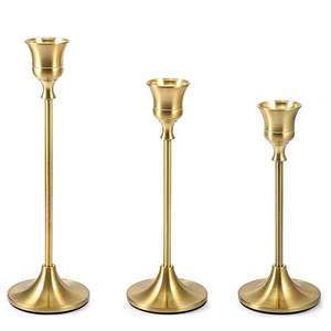 Juego de 3 candelabros cónicos de metal dorado estilo de boda moderno candelabro de decoración del hogar de Navidad y Pascua - Product Image 1