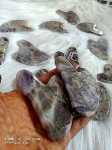 Pierre de Guasha en Améthyste Naturelle Polie, Sculptée à l'effigie de l'Ombre, Cristal de Forme Libre du Gujarat pour Massage Facial, Décoration d'Intérieur et Feng Shui - Product Image 2