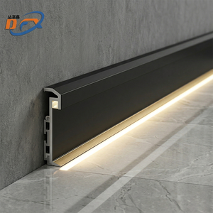 Plinthes lumineuses LED modernes en alliage d'aluminium de 6 cm de hauteur et 1 mm d'épaisseur pour hôtels et ateliers, résistantes à l'eau et durables - Product Image 1