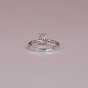 แหวนหมั้นเพชรที่โตขึ้นรูปสีเขียวมรกตหรูหรา18Kt แหวนหมั้นชุบทองแบบทันสมัยได้รับการรับรองจากร้าน IGI - Product Image 6