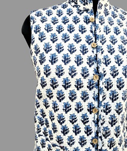 เสื้อแจ็คเก็ตผ้าควิลท์ทำมือแบบไม่มีแขนสำหรับฤดูหนาว ยูนิเซ็กซ์  ตกแต่งด้วยกระดุมลายดอกไม้ สไตล์โบฮีเมียน/คลาสสิก อินเดีย ขายส่ง - Product Image 3