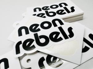 Etiqueta colgante funcional personalizada, etiqueta oscilante, tarjeta de etiqueta impermeable de laminación PP brillante en blanco y negro - Product Image 5