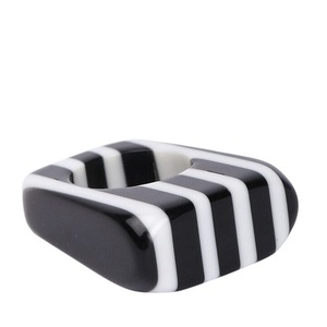 Lujoso anillo de resina de moda colorido hermoso pulido hecho a mano de la mejor calidad personalizado para mujeres de la India - Product Image 1