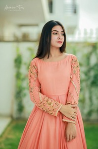 Robe longue Anarkali en mousseline de soie raffinée pour femmes, tenue de fête pakistanaise, indienne, festive, pour mariage - Product Image 4