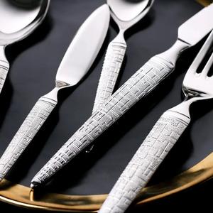 Couverts de mariage en acier inoxydable de qualité supérieure, plaqués or avec poignée design, ensemble cuillère et fourchette sûr et sain - Product Image 3