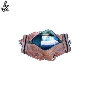 Sac de sport en cuir véritable, taille cabine, unisexe, très vendu en 2023, en vente - Product Image 6