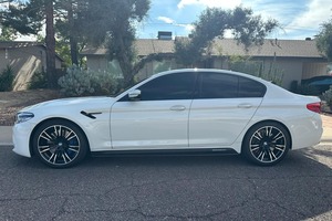 Auto usado premium 2018 B-MW M5 Twin-Turbo V8, AWD - Product Image 2