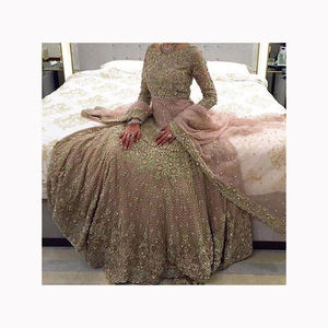 El último diseñador Heavy Foil Mirror Work Lehenga Choli Ropa india y pakistaní con bordado Georgeatte a la venta. - Product Image 1