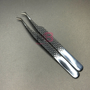 แหนบต่อขนตาปลายนาโนไฟเบอร์ 45 องศา ผลิตจากสแตนเลสญี่ปุ่น ปลายเคลือบพลาสมาสีดำ ด้ามจับสีดำด้าน - Product Image 1