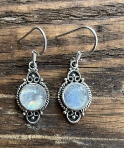 Boucles d'oreilles artisanales style bohème en argent sterling 925, design unique, pierre de lune arc-en-ciel certifiée, bijoux tendance pour femmes - Product Image 3