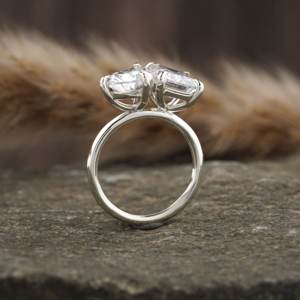Bague de fiançailles à deux pierres en diamant taille émeraude et poire personnalisée en laboratoire, bague d'anniversaire en argent sterling, cadeau pour elle - Product Image 3