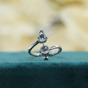 Bague de fiançailles en or massif 10K de luxe pour femme Diamant de laboratoire de coupe ronde avec deux pierres - Product Image 1