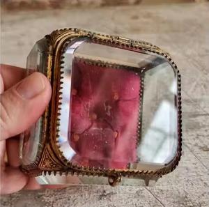 Boîte à bijoux dorée décorative de style vintage antique en laiton et verre fabriquée à partir de matériaux de qualité supérieure vente chaude en vrac - Product Image 6