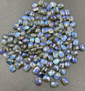 ตัวตรวจสอบลาบราดอไรต์สีฟ้าฉูดฉาดคุณภาพสูงตัดเป็นก้อนทรงสี่เหลี่ยมหลวมอัญมณีธรรมชาติสำหรับทำเครื่องประดับขายส่ง - Product Image 4