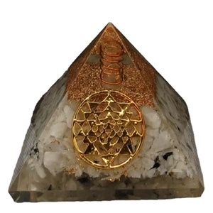 Fournisseur en gros de cristaux de pierre naturelle orgonite de guérison pyramide en vrac d'orgone de guérison énergétique pour la méditation - Product Image 4