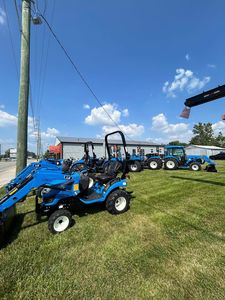 Nuevo Tractor Mini LS 2026 con Certificación EPA, Cortacésped 4x4 con Cargador Frontal y Retroexcavadora para Granja y Jardín en Venta - Product Image 2