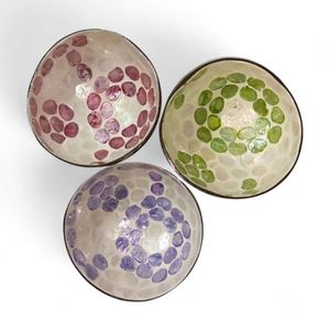 ชามมะพร้าวธรรมชาติทำมือ ประดับมุก สำหรับเสิร์ฟอาหารบนโต๊ะอาหาร และตกแต่งภายใน จากเวียดนาม - Product Image 1