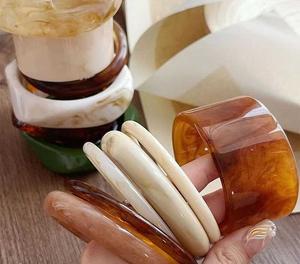 Brazaletes de Resina de Alto Brillo para Mujer, Acabado Duradero, Resistentes al Agua, Colores Personalizados, Diseño Bonito, Accesorio de Moda para Uso Diario y Festivo - Product Image 4