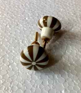 Bouton de tiroir en résine de qualité supérieure avec incrustation en laiton pour armoires armoires commodes et meubles de cuisine poignée élégante de quincaillerie pour la maison - Product Image 5