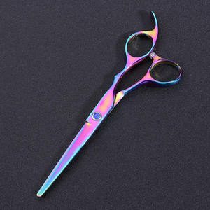 Tijeras de corte de pelo de titanio Diseño personalizado Tijera de borde de hoja elegante Tijera resistente Hecho en Pakistán - Product Image 2