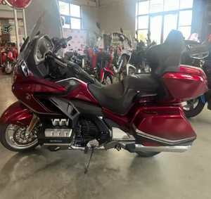 Nouvelle moto de luxe Ho-n-da Gold Wing Tour DCT authentique - Product Image 2