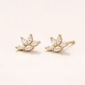 Boucles d'oreilles clous en cristal Flora Marquise - Product Image 5