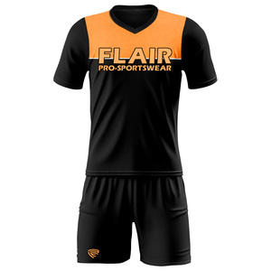 Kits de football rétro conçus sur mesure Uniformes de maillot de football pour enfants de haute qualité pour hommes - Product Image 3