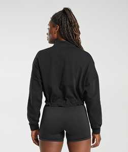 Sweat à capuche court noir avec logo personnalisé pour femmes avec cordon de serrage à la taille et col zippé Veste demi-zippée pour la gym et le streetwear - Product Image 2