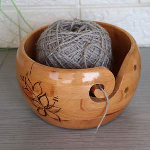 Bol à laine en bois rustique, sculpté à la main, support pour le tricot et le crochet, bol de rangement, cadeau pour les tricoteuses et les crocheteuses - Product Image 3