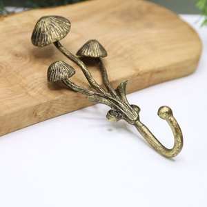 Crochets muraux en laiton polyvalents, durables et écologiques, adaptés à diverses pièces, y compris les entrées, les chambres à coucher, les salles de bain, les intérieurs résidentiels - Product Image 1