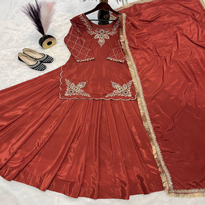 Conjunto de Kurta Lehenga de Seda Naranja al por Mayor con Bordado Dorado, Traje Tradicional de Boda para Mujer, Largo hasta el Suelo, Estilo Indio-Pakistaní - Product Image 1