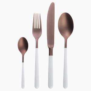 Acero inoxidable de alta calidad con un elegante acabado bicolor para una comedor elegante y duradero. - Product Image 1