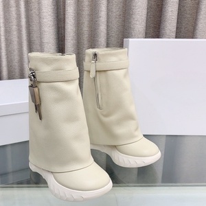 Produits phares en gros : Bottines à talon compensé Shark Lock pour femme, bout rond, mode automne-hiver - Product Image 1