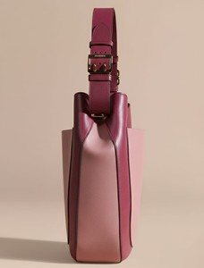 Sac seau en cuir bicolore vintage bordeaux pour femme, sac à bandoulière résistant à l'eau avec fermeture éclair et sangle réglable - Product Image 4