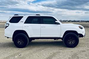 Toyota 4Runner Trail Premium 4x4 2016 (DISPONIBLE EN VERSION DROITE ET GAUCHE) - Product Image 3