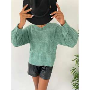 Pull en tricot pour femme avec détail complexe au dos - Modèle 848 - Product Image 3