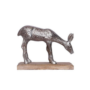Nouveau produit de décoration de Noël de luxe Cerf en aluminium de couleur blanche sur socle en bois du fabricant et du fournisseur indien - Product Image 4