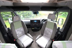 Autocaravana de Lujo Usada BE 2024 a la Venta para Aventuras Acuáticas, Aéreas y de Camping - Product Image 4