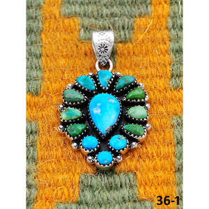 Pendentif Turquoise Fait Main du Sud-Ouest, Émeraude de la Vallée avec Sertissage à la Française en Argent Sterling, Breloques Taille Émeraude - Product Image 2