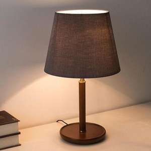 Lampe de table en bois et métal faite à la main pure avec fini marron et abat-jour en tissu utilisé pour la décoration de la maison de luxe - Product Image 1