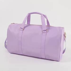 Sac de sport en néoprène pour femme Chargement USB Poche humide Weekender Caractéristiques de nuit Fermeture à glissière Doublure en polyester Utilisation en extérieur - Product Image 2