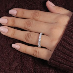 Anillo de compromiso de diamante cultivado en laboratorio redondo chapado en oro de 18 quilates para mujer - Product Image 5