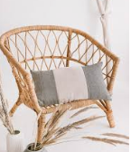 2023 Design moderne élégant accoudoir en bois unique trône canapé chaise avec coussin arrière rotin français chaise de Bistro pour salon