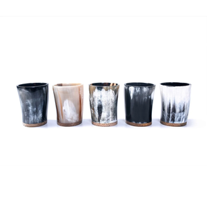 Vaso de Cuerno Hecho a Mano de Primera Calidad para Bebidas Frías y Calientes, Vajilla Tradicional para Hogares, Restaurantes y Ocasiones Especiales - Product Image 1
