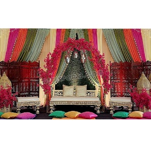 Accessoires de décoration de scène Mehndi abordables avec sièges Accessoires de décoration de scène Mehndi traditionnels Siège de mariage pour la nuit au henné - Product Image 1