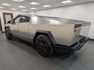 Limpio y Confiable, 2024, Cabina Doble, Tracción en las Cuatro Ruedas, Automático, Volante a la Izquierda, Asientos de Cuero, 600 hp, 0-60 en 4.1s, Autonomía de 340 millas - Product Image 2