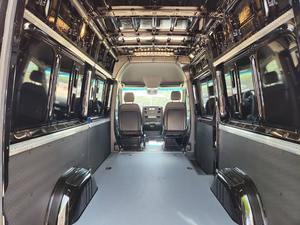 Mercedes-Benz Sprinter 2500 2024 Usada en Buen Estado, Furgoneta de Carga de 3 Puertas con Distancia Entre Ejes de 144 Pulgadas y Motor de Alto Rendimiento - Product Image 5