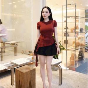 Conjunto Casual de Camiseta Ajustada de Color Sólido + Minifalda para Mujer, Venta al Por Mayor de Fábrica - Product Image 4